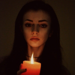 Аватар Девушка со свечой в руках. Mila Mortice
