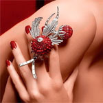 Аватар Женское плечо с рукой и украшением из рубинов и бриллиантов