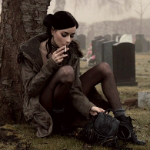 Аватар Девушка с сигаретой на кладбище. Felice Fawn